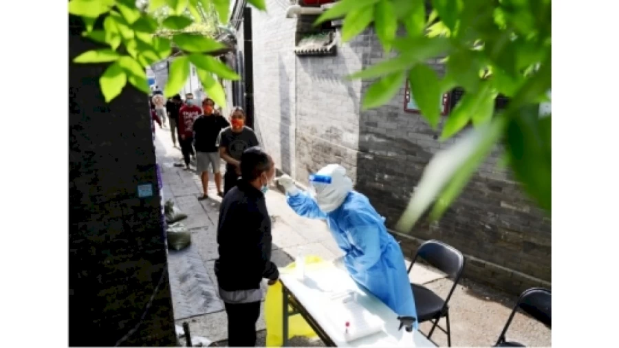 Millions in Chinese metropolis wait in line for Covid test in extreme heat - Hong Kong News